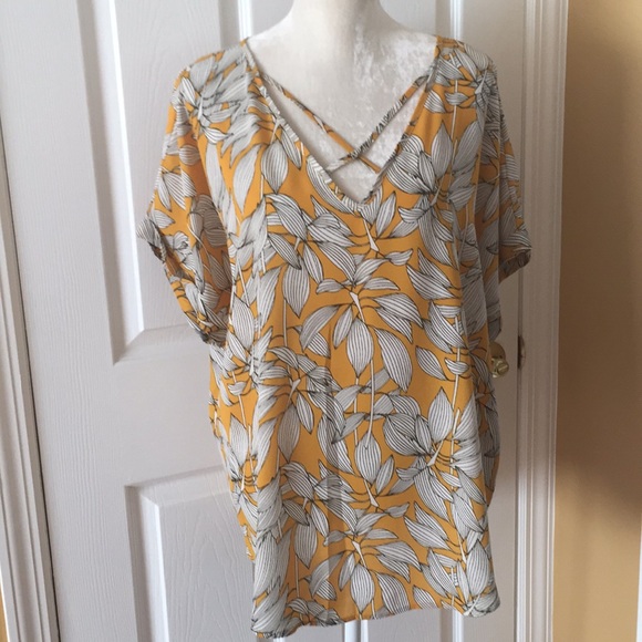 Women’s yellow pattern sheet top - Picture 2 of 4